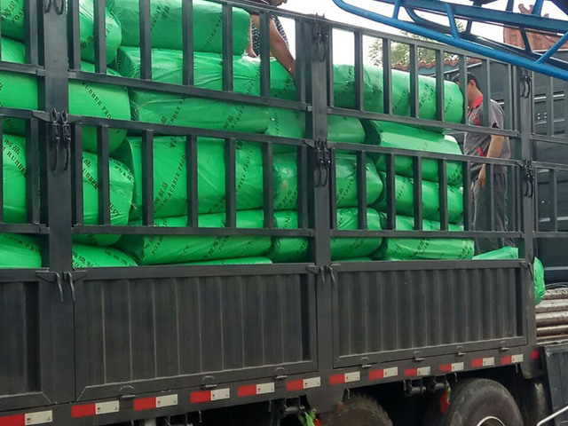 橡塑板裝車